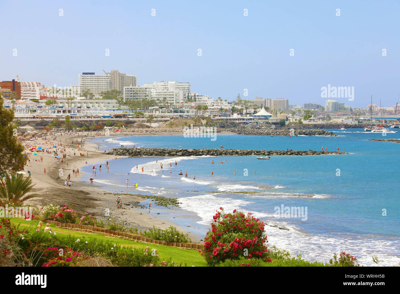 TENERIFE, Spagna - 28 Maggio 2019: Playa De Fanabe Beach sulla Costa Adeje, Tenerife. Foto Stock