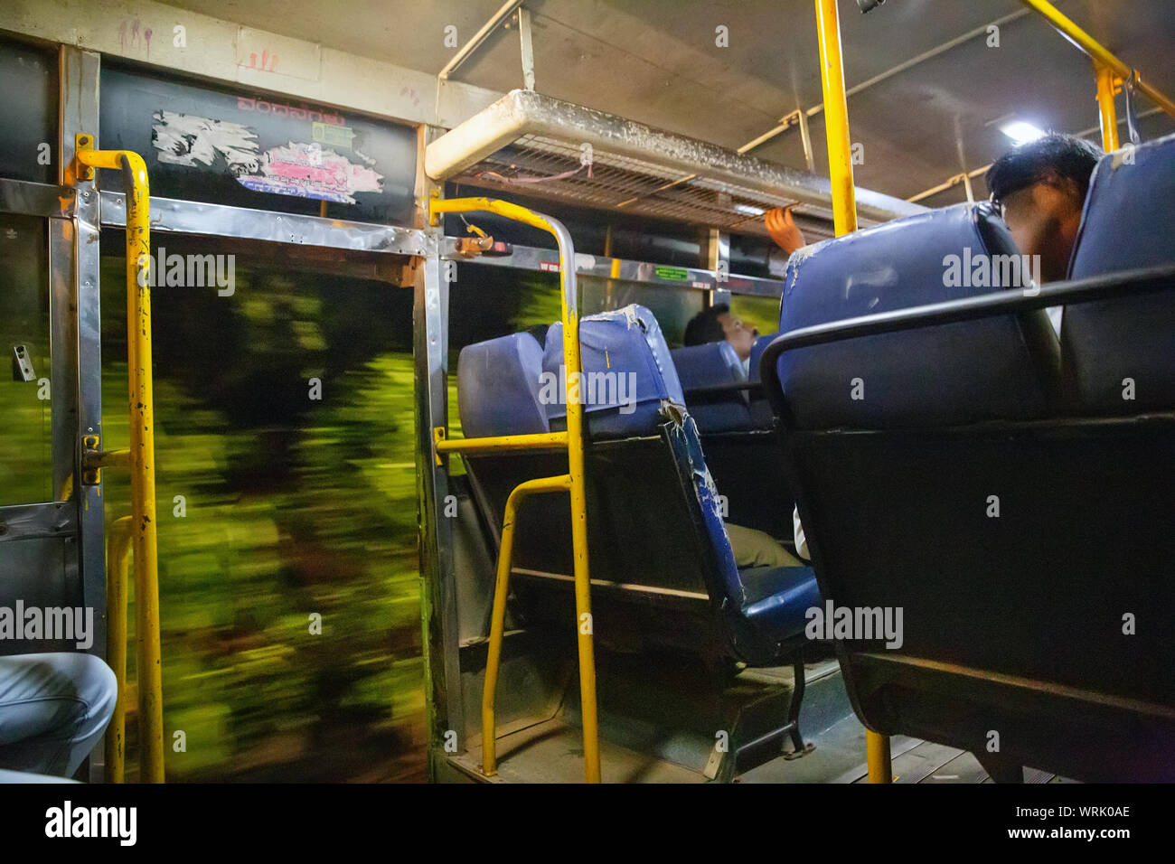 Bus con ventilazione naturale - porte aperte ,! Maestosa la vita ! Foto Stock