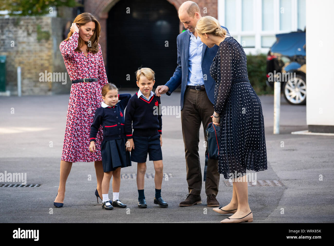 Princess Charlotte come lei arriva per il suo primo giorno di scuola a Thomas Battersea a Londra, accompagnato da suo fratello il principe George e i suoi genitori il Duca e la Duchessa di Cambridge. Foto di PA. Picture Data: giovedì 5 settembre 2019. Foto di credito dovrebbe leggere: Aaron Chown filo PA Foto Stock