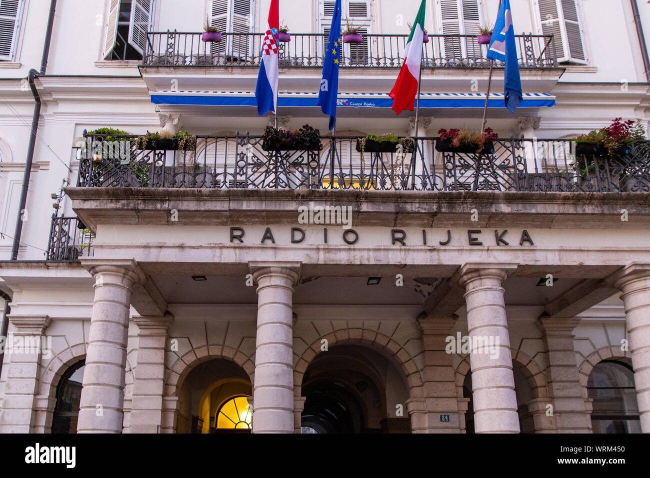 La Radio Rijeka edificio costruito 1863) a 24 Korzo nel centro di Rijeka centrale dell'area dello shopping. Foto Stock