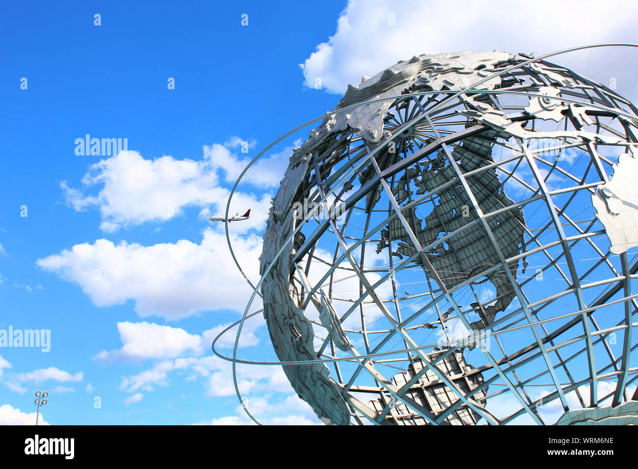 Unisfera è un acciaio inossidabile rappresentazione della terra, situato nel lavaggio Meadows-Corona Park, Queens su agosto 10th, 2019 a New York, Stati Uniti d'America. (Ph Foto Stock
