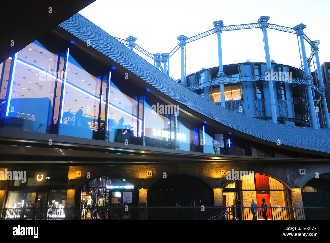 Samsung KX concept store, con tecnologia all'avanguardia, eventi, workshop e concerti, al Cantiere di Carbone scende, a nord di Londra, Regno Unito Foto Stock