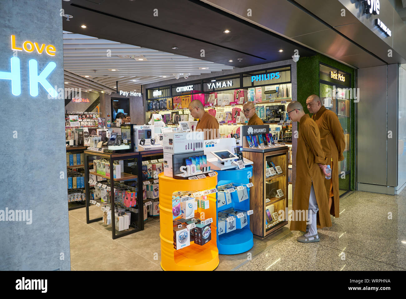 HONG KONG CINA - Circa aprile, 2019: persone all'E-stile di vita da Sprint-Cass in Hong Kong International Airport. Foto Stock