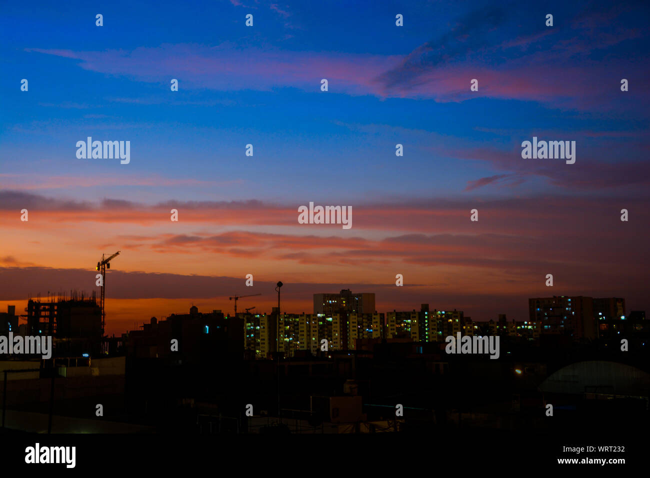 Tramonto perfetto con bellissimi colori presso la capitale peruviana Lima Foto Stock