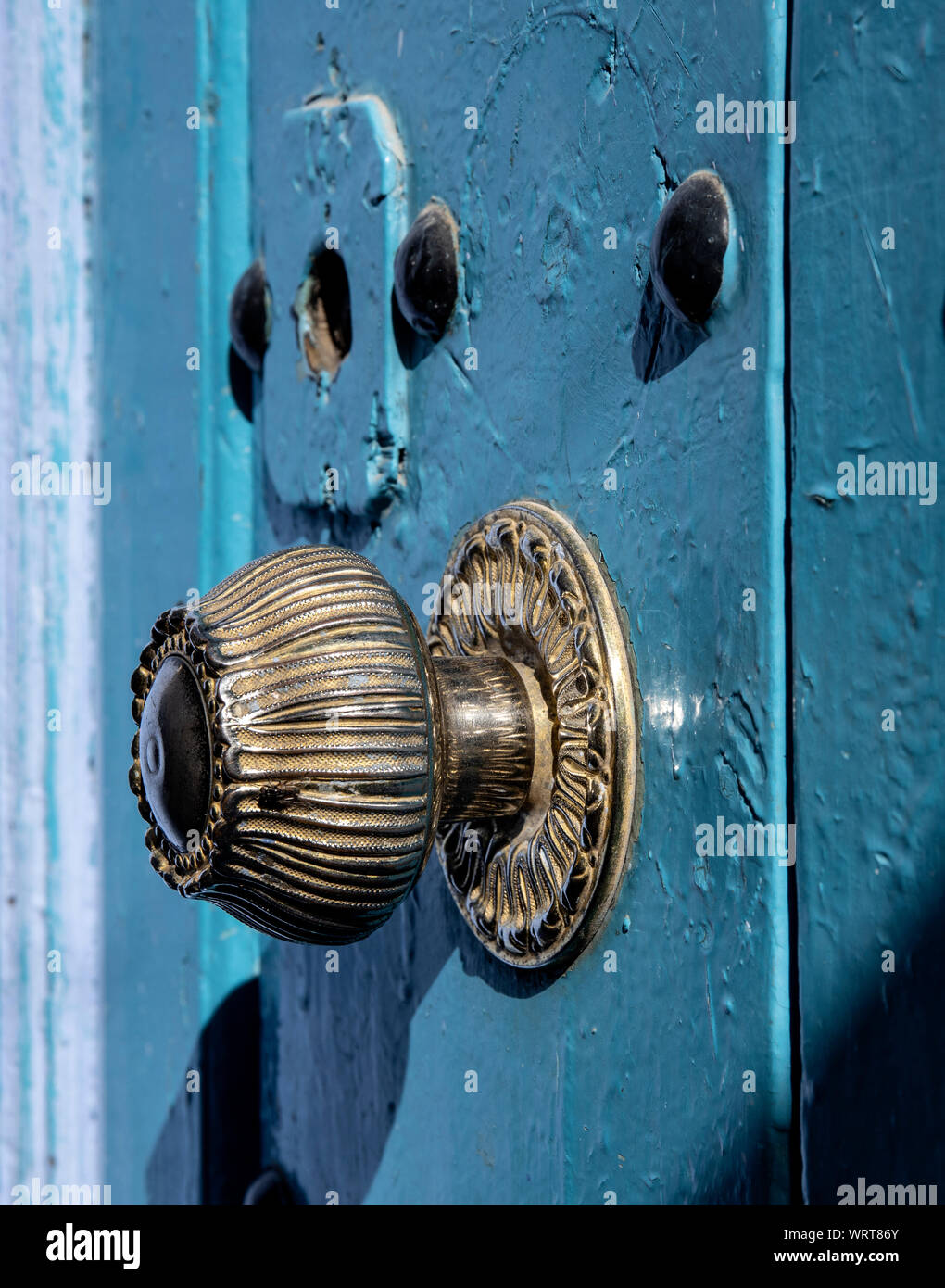 Sportello decorativo design in Chefchaouen, Marocco Foto Stock