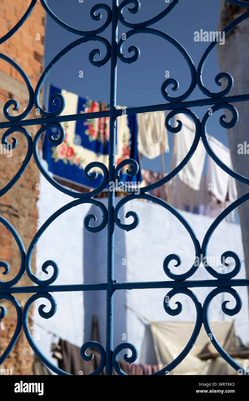 Bello e insolito blue windows trovato nella città blu del Marocco, Chefchaouen Foto Stock