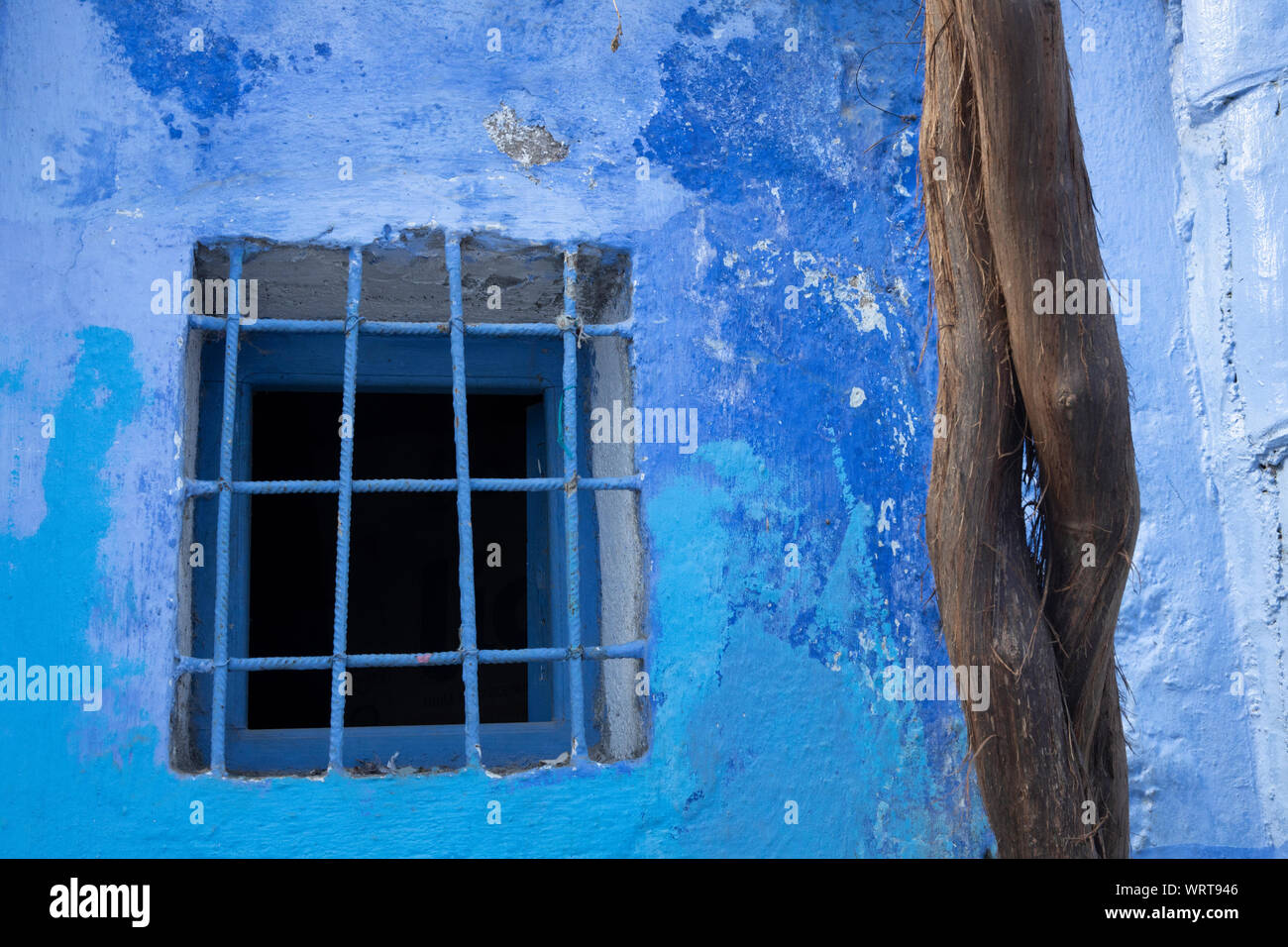 Bello e insolito blue windows trovato nella città blu del Marocco, Chefchaouen Foto Stock