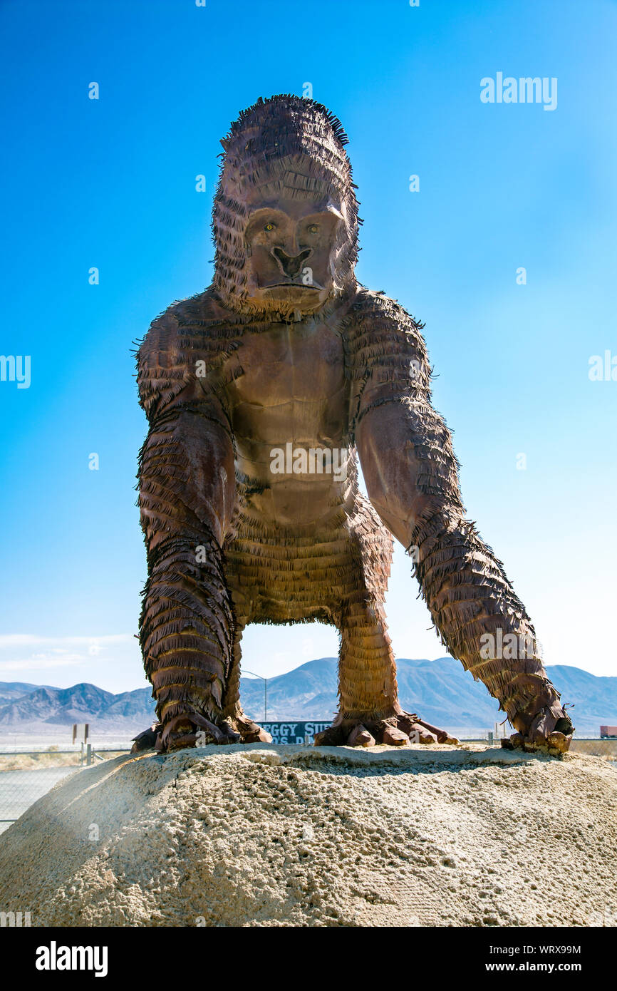 Un gorilla di statua al Peggy Luisa Rossi Parco Diner-Saur, Peggy Sues 50's Diner, Las Vegas Strip di Las Vegas, Nevada, Stati Uniti Foto Stock