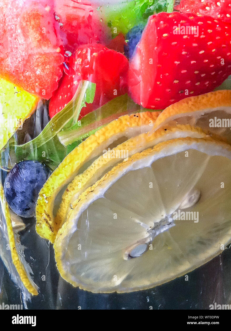 Close-up di infusi di frutta Succo interno Jar Foto Stock