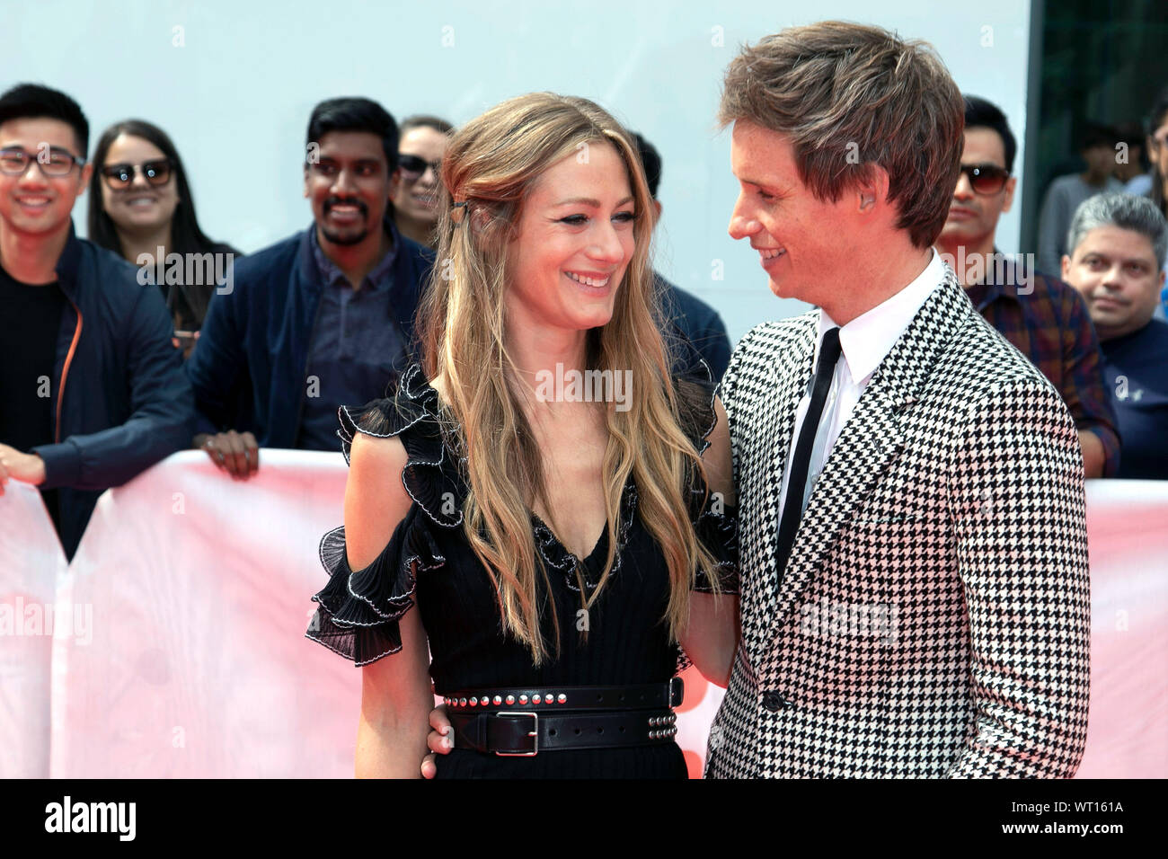 Eddie Redmayne e sua moglie Hannah Bagshawe frequentando 'L' Aeronauts premiere durante la quarantaquattresima Toronto International Film Festival al Roy Thomson Hall su settembre 8, 2019 a Toronto in Canada. Foto Stock