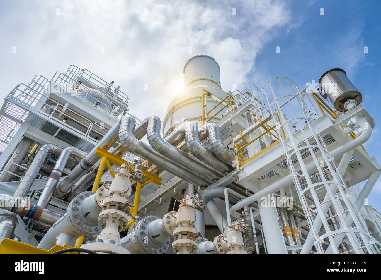 Pressione della valvola di sicurezza, valvola di sfiato in corrispondenza di aspirazione e di scarico della turbina a gas compressore per proteggere il sistema di tubazioni da una pressione eccessiva. Foto Stock