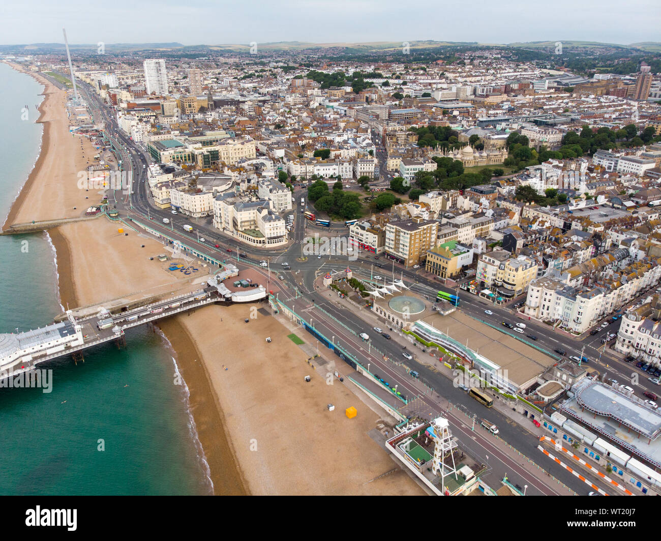 Foto aeree della spiaggia di Brighton e della zona costiera situata nella costa sud dell'Inghilterra UK che è parte della città di Brighton e Hove, presa su un Foto Stock