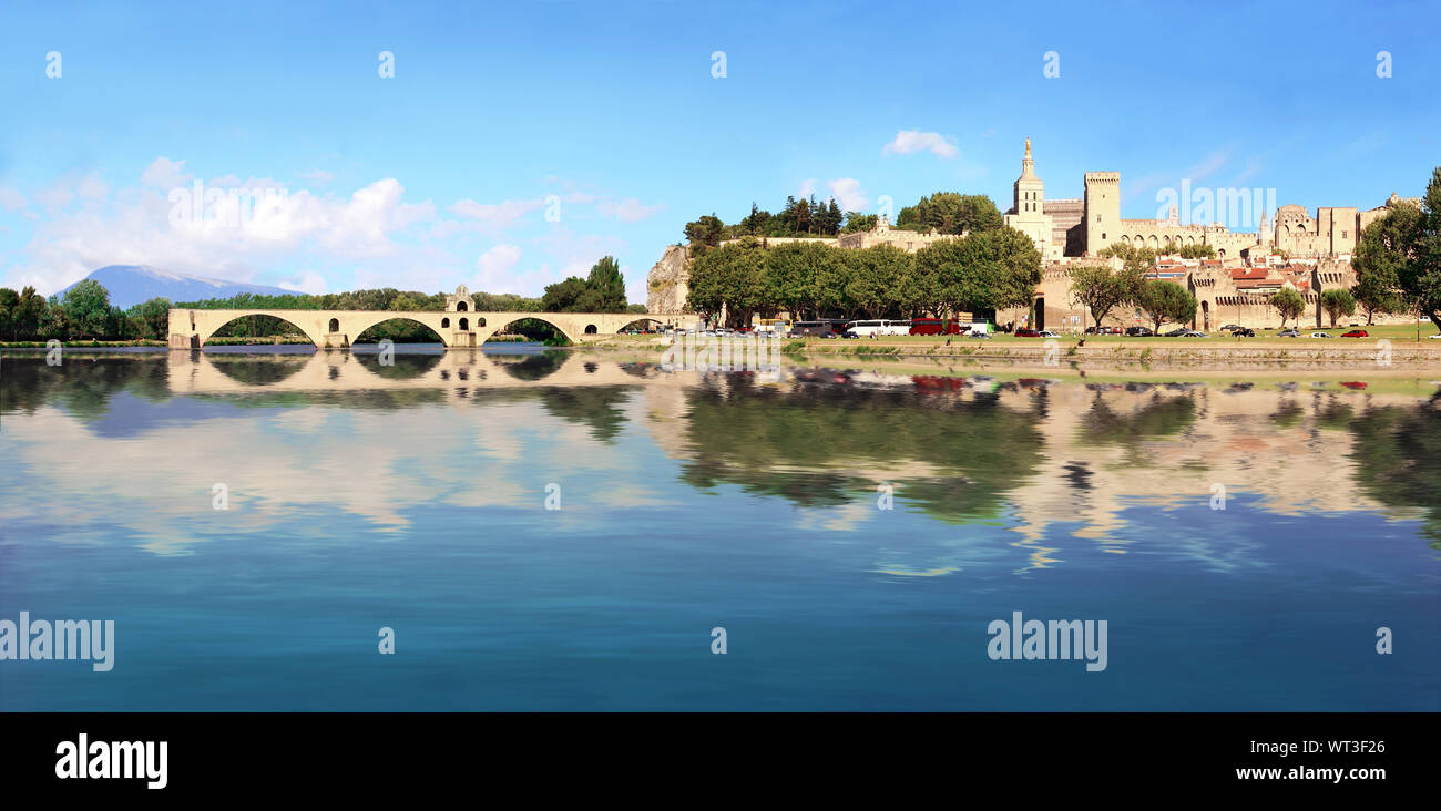 Il ponte Saint-Benezet sul Rhone . Avignone . Provenza.Francia. Foto Stock