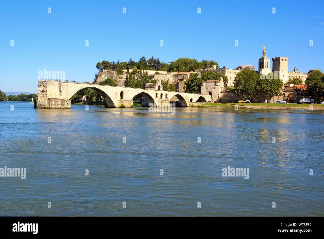 Il ponte Saint-Benezet sul Rhone . Avignone . Provenza.Francia. Foto Stock