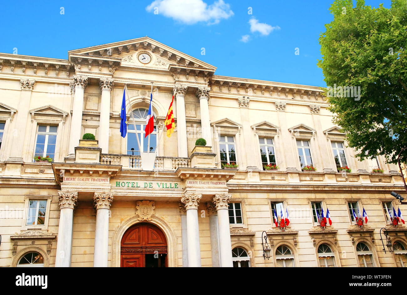 Frontone di Avignon City Hall in Avignon.Provence Francia Foto Stock