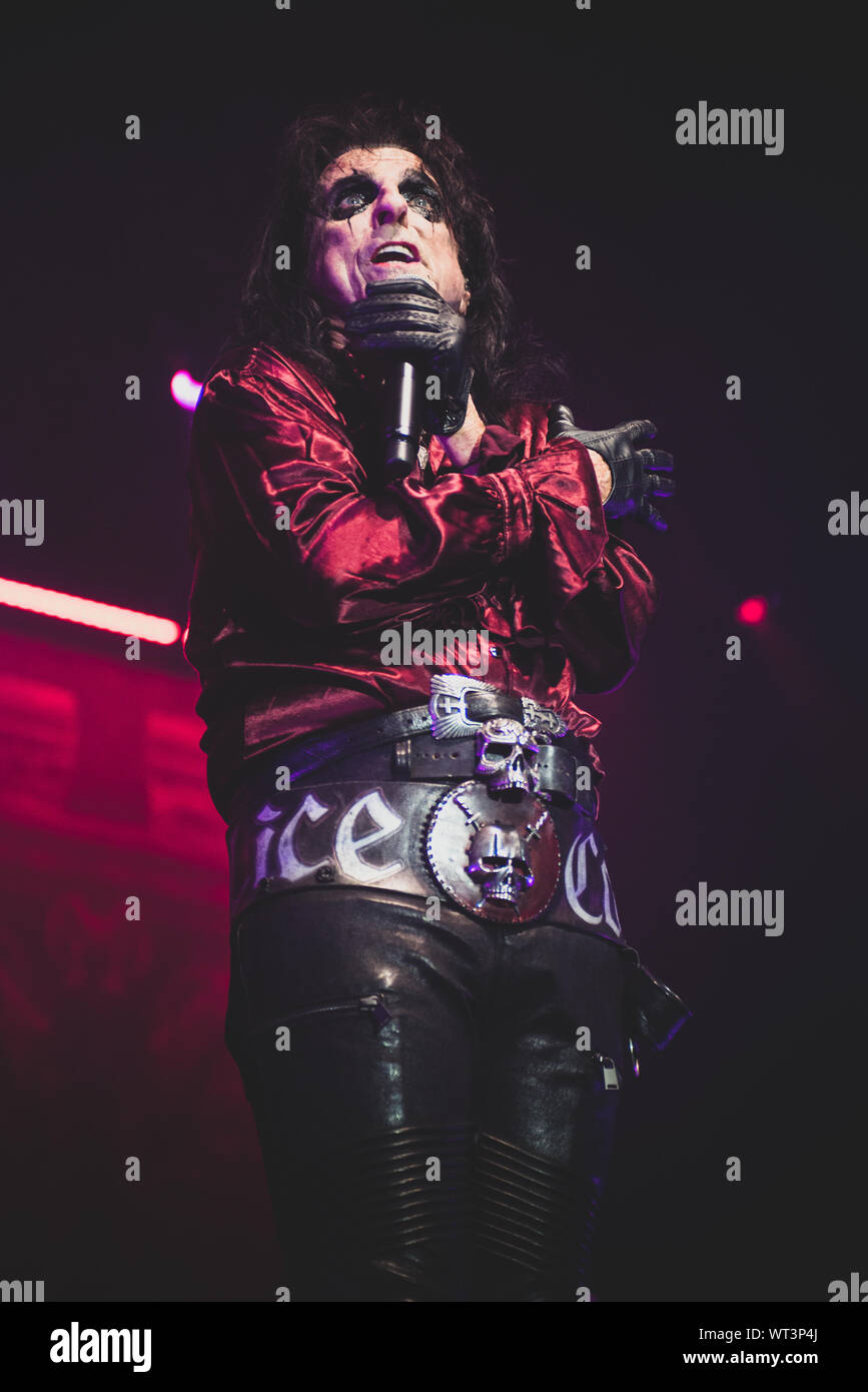 Settembre 10th, 2019 - la cantante americana e rock 'n' roll icona Alice Cooper esegue dal vivo presso la Pala Alpitour a Torino per la sua "Ol' gli occhi neri è tornato Tour". Foto Stock