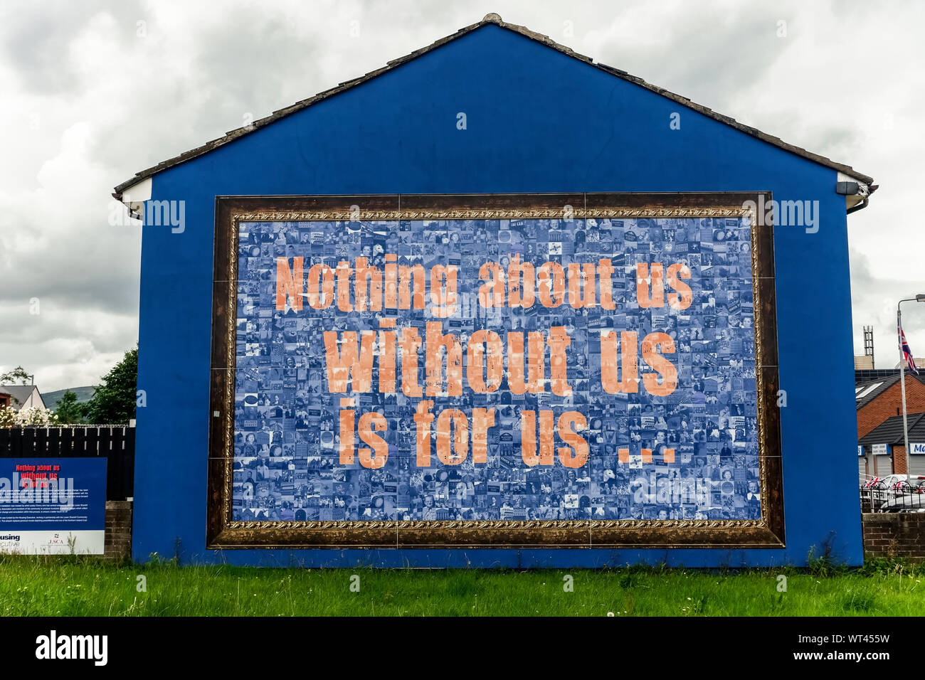 Murali politici dell'Unione di difesa dell'Ulster. Abbassare Shankill. West Belfast, Ulster, Irlanda del Nord, Regno Unito, Regno Unito, Europa. Foto Stock