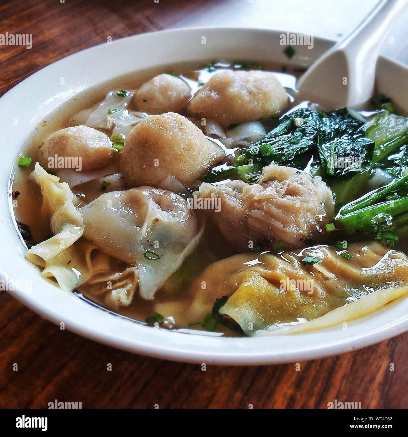 Close-up di Foo Chow Fishball nella ciotola sul tavolo Foto Stock