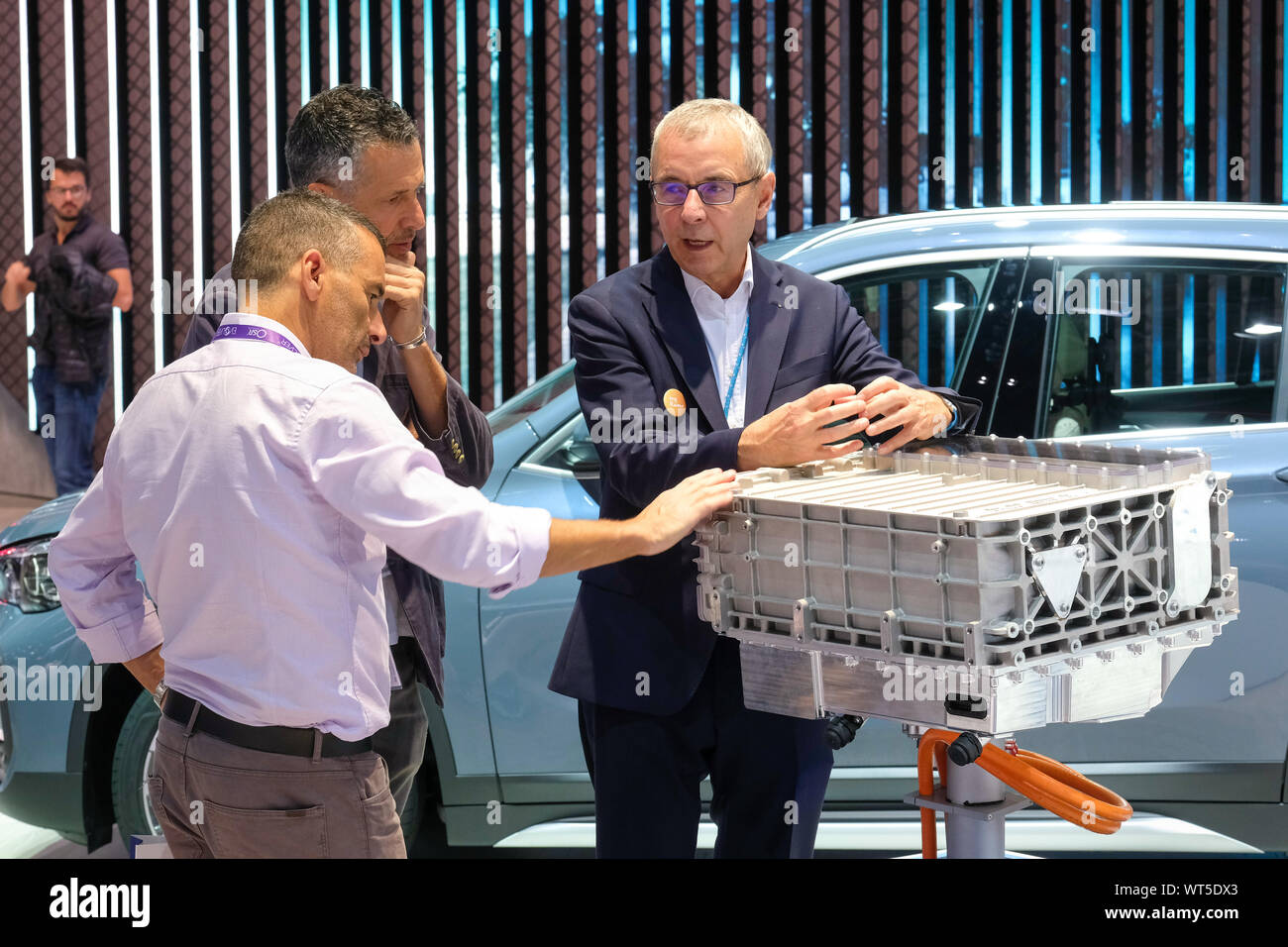 BMWi a celle di combustibile ad idrogeno e auto a celle a combustibile in blocco la IAA 2019 Salone internazionale dell'automobile, Frankfurt am Main, Germania Foto Stock