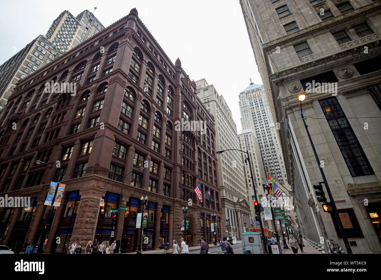 Il Rookery building e lasalle street canyon guardando verso il Chicago Board of Trade building Chicago Illinois USA Foto Stock