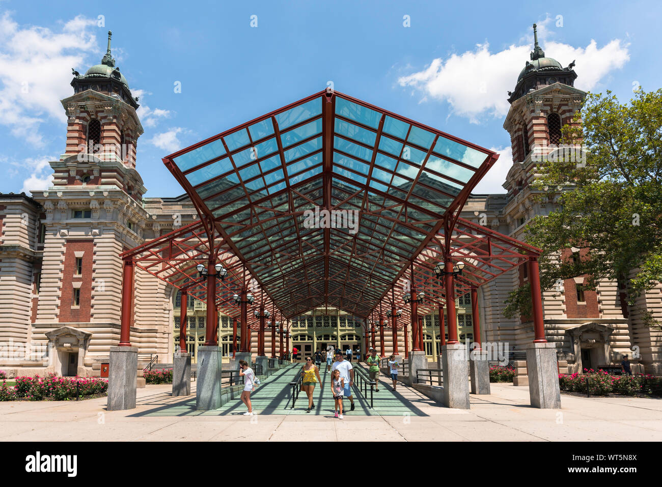 Ellis Island New York, vista dell'ingresso a Ellis Island Museo Nazionale di immigrazione, New York, Stati Uniti d'America Foto Stock