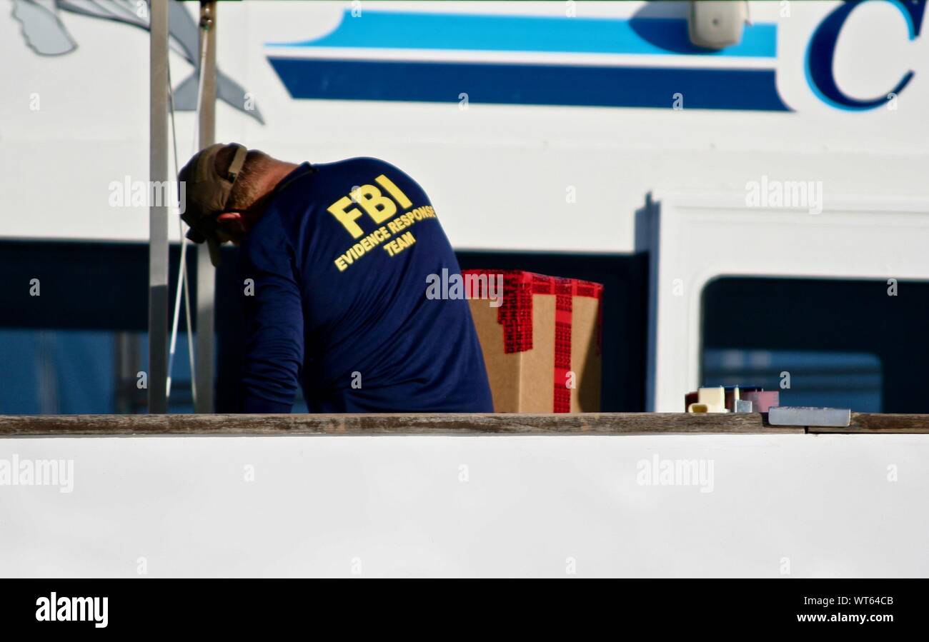 Santa Barbara, CALIFORNIA, STATI UNITI D'AMERICA. Decimo Sep, 2019. FBI, la polizia, AtF cercare prove sulla "visione", una nave molto simile a quello che bruciò e affondò il giorno della festa del lavoro. Credito: Amy Katz/ZUMA filo/Alamy Live News Foto Stock