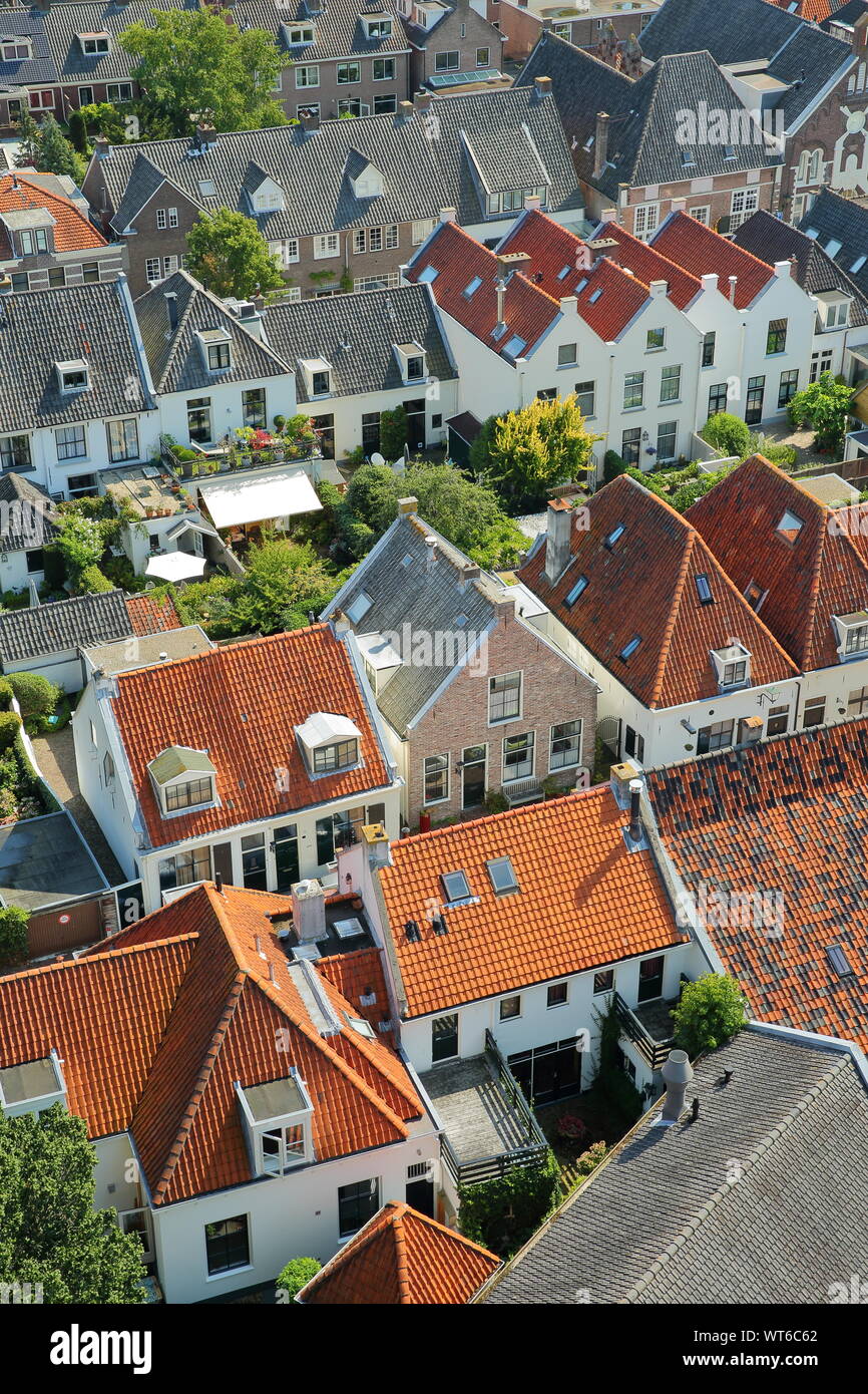Vista aerea del colorato e i tetti delle case di Naarden, Paesi Bassi Foto Stock