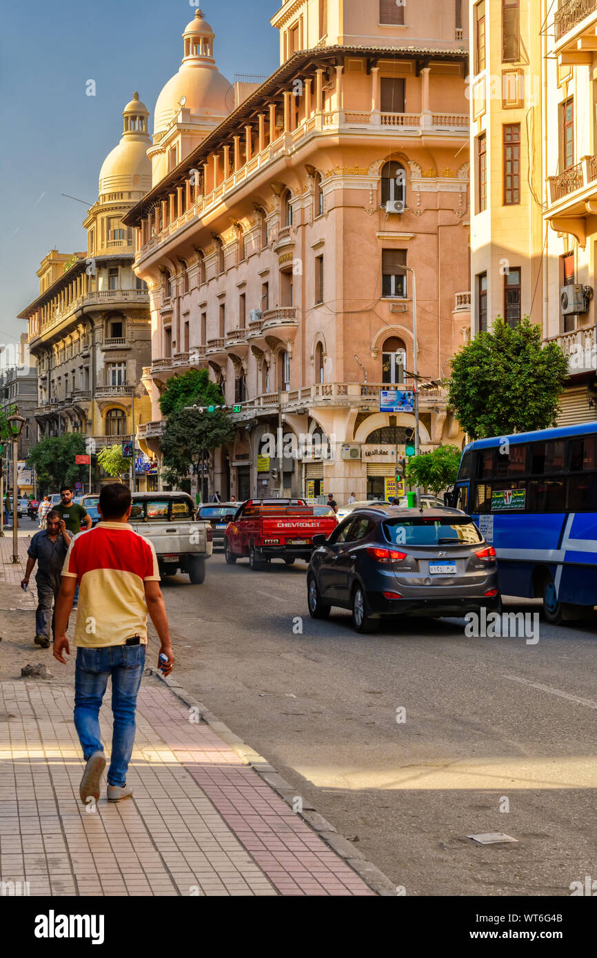 Queste alte e maestose Khedival edifici erano una volta casa di Khedive Ismael di entourage e i servi del suo rinomato Palazzo Abdeen Foto Stock