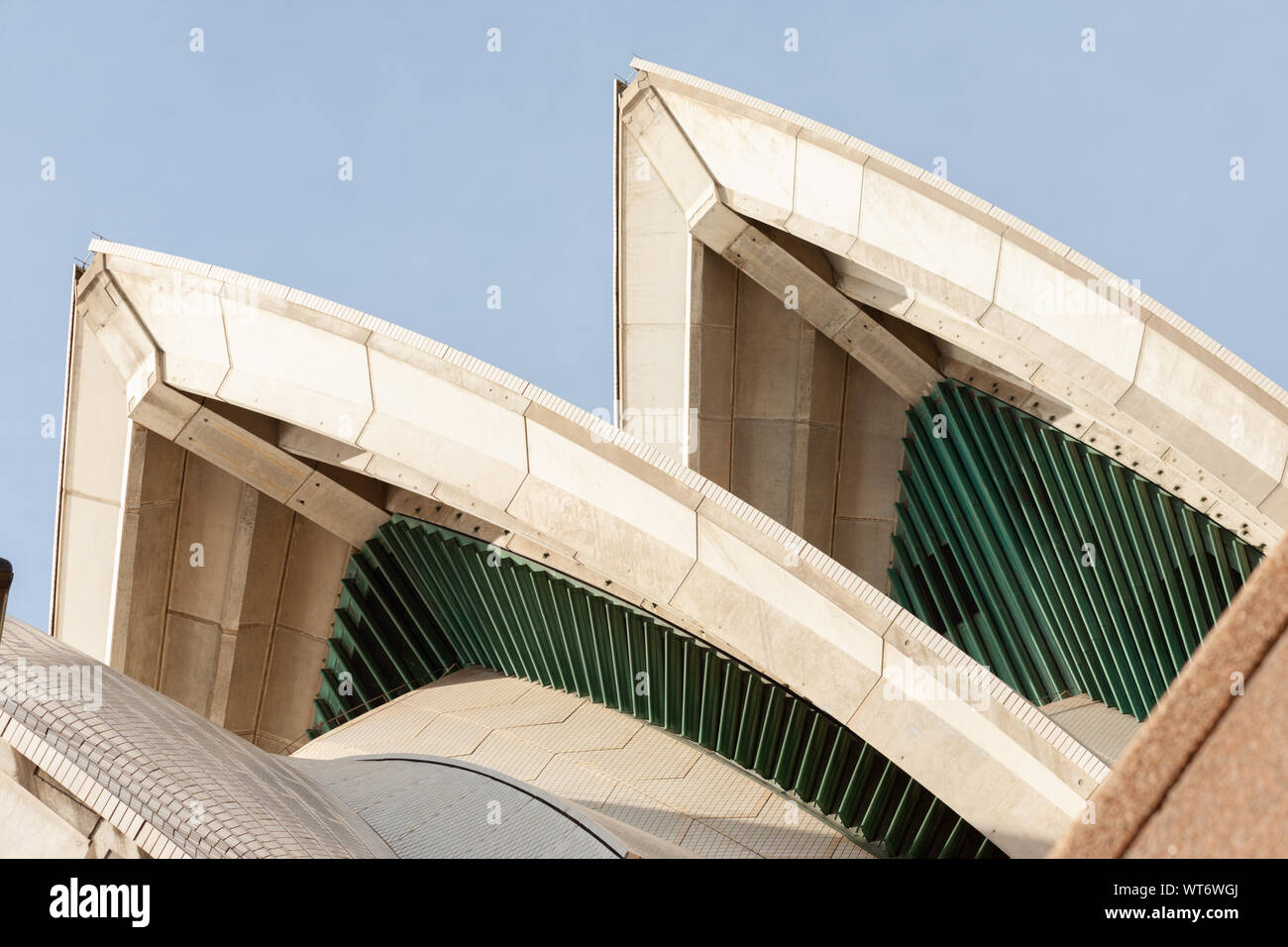 La Sydney Opera House e vele sul tetto Close Up dettaglio astratta. Blue Sky. Ore diurne. Foto Stock