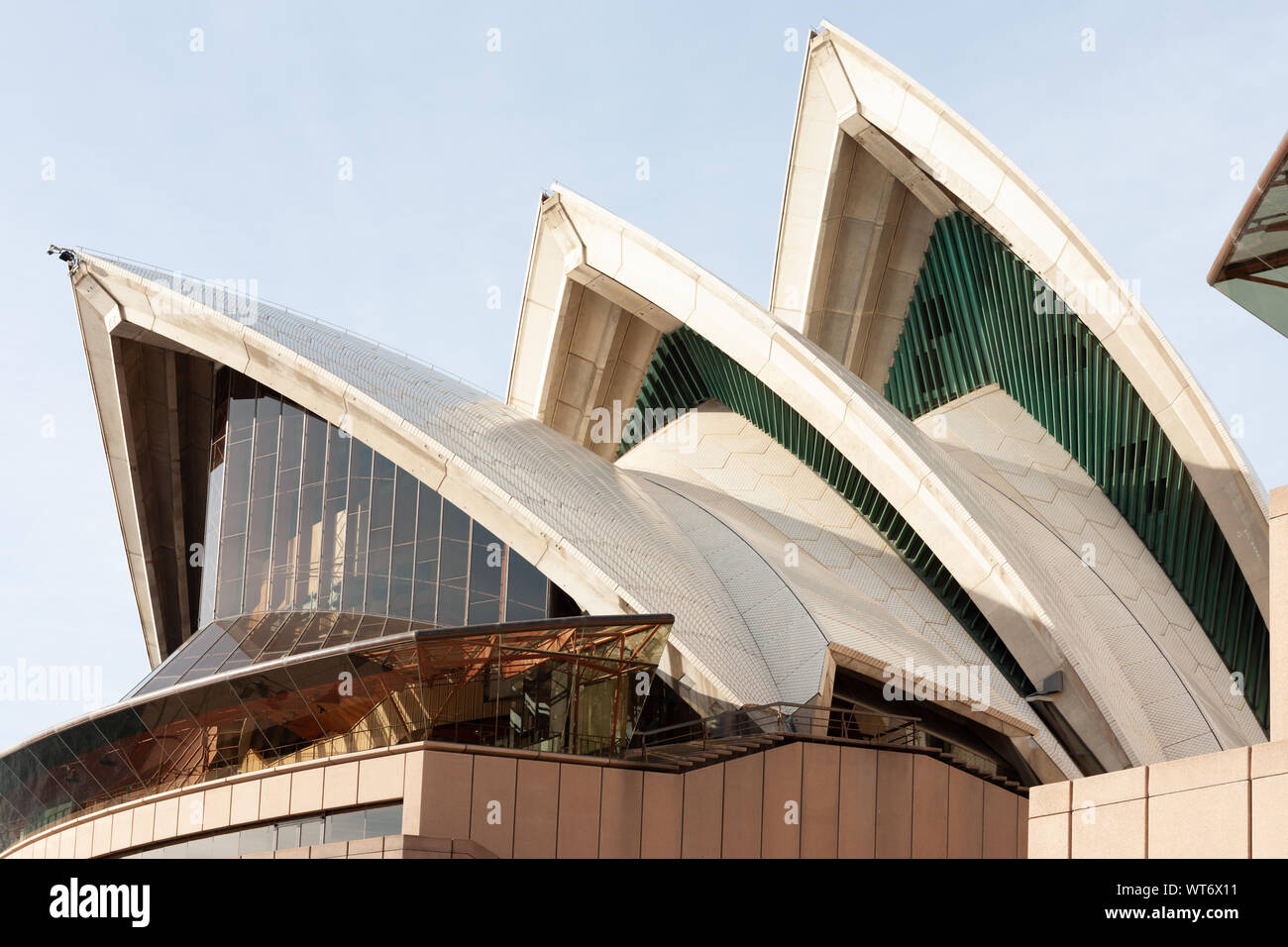 La Sydney Opera House e vele sul tetto Close Up dettaglio astratta. Blue Sky. Ore diurne. Foto Stock