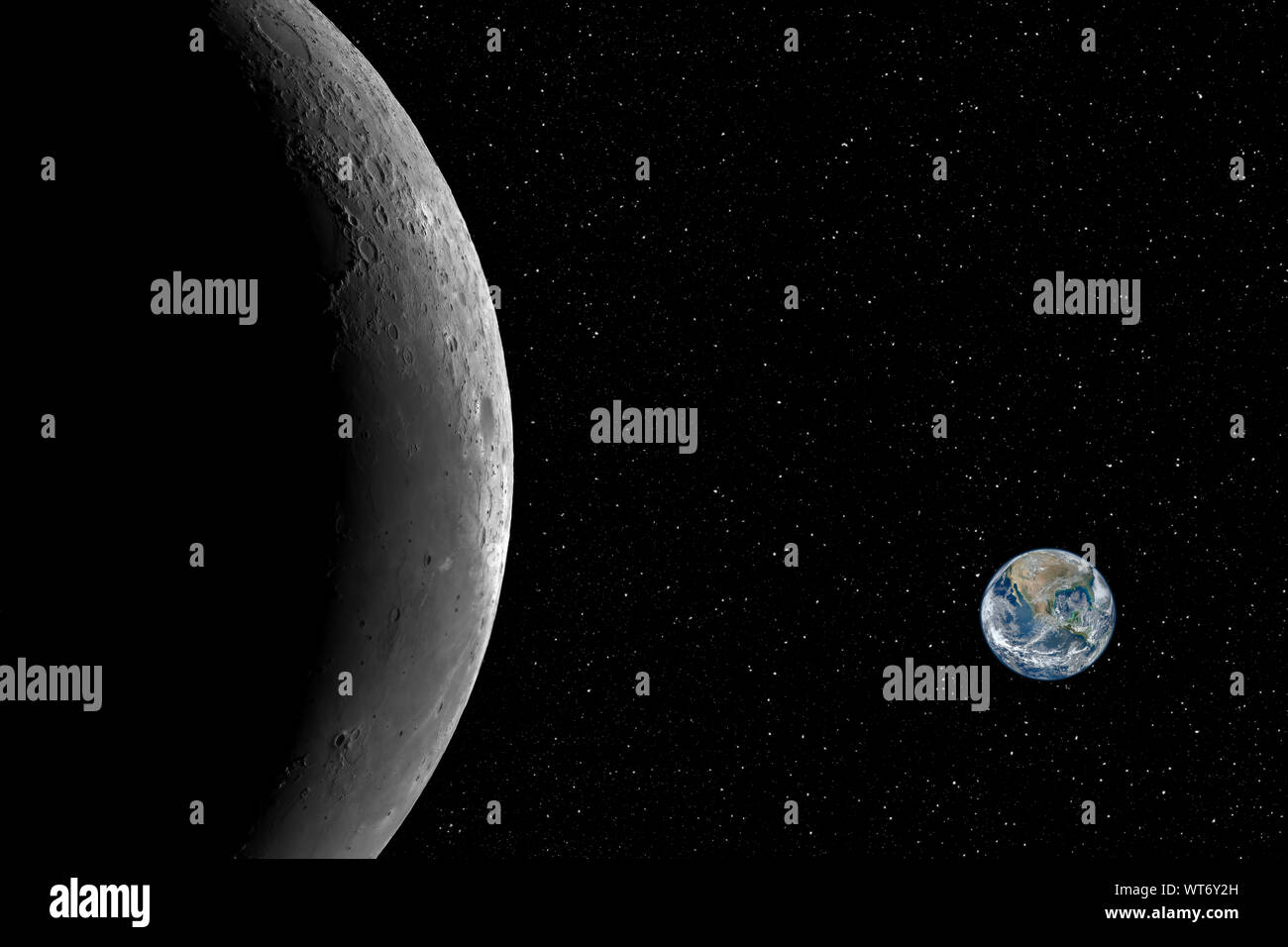 Primo piano della luna e il piccolo pianeta terra contro il cielo stellato sfondo, elementi di questa immagine fornita dalla NASA Foto Stock