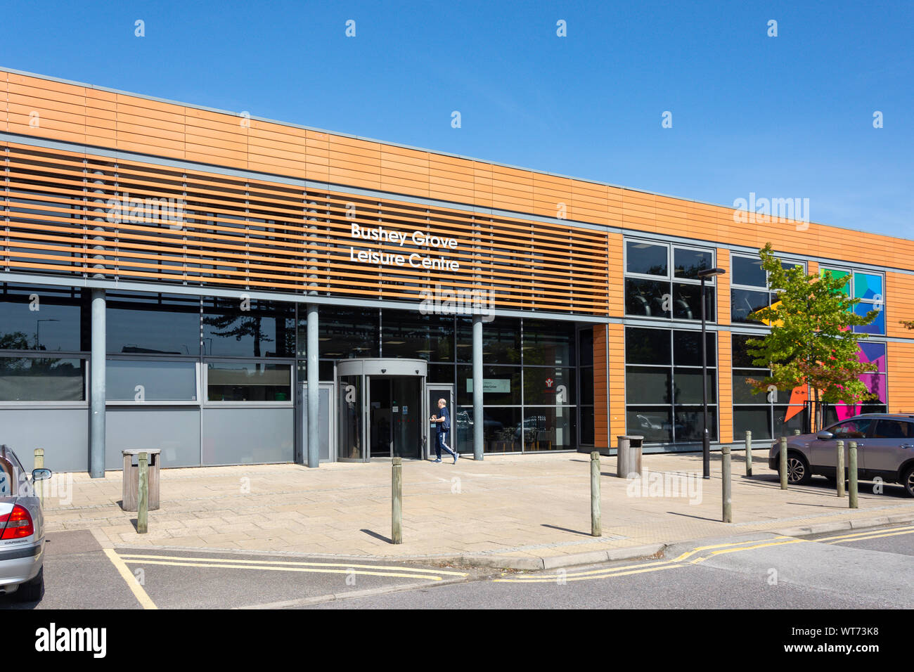 Ingresso a Bushey Grove Leisure Centre, Aldenham Road, Bushey, Hertfordshire, England, Regno Unito Foto Stock