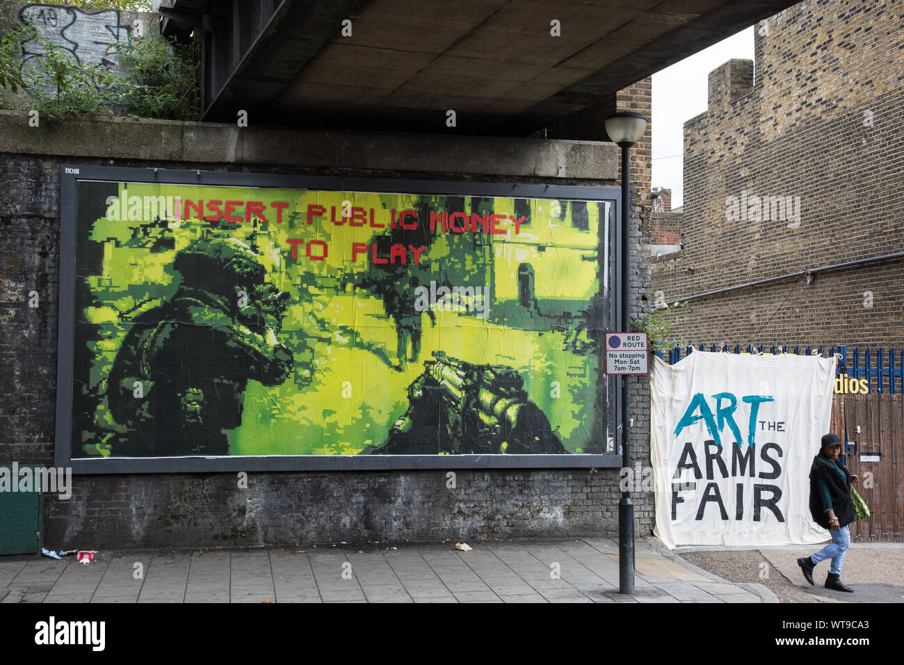 Londra, Regno Unito. 11 Settembre, 2019. Una mostra di arte e programma di eventi intitolato arte presso la Fiera di armi e destinato a "esporre" il DSEI arms fair a ExCel di Londra e "a sostegno di coloro che lavorano alla sfida che esso " è attualmente ospitati in tre luoghi in Peckham compresi, come si è visto qui, AMP Studios su Old Kent Road. Artwork è essere esposte da artisti tra i quali Sir Anish Kapoor, Shepard Fairey, Hito Steyerl, Peter Kennard, Zehra Doğan, Ralph Ziman, Jill gibbone, giovani londinesi e artisti yemenita. Credito: Mark Kerrison/Alamy Live News Foto Stock