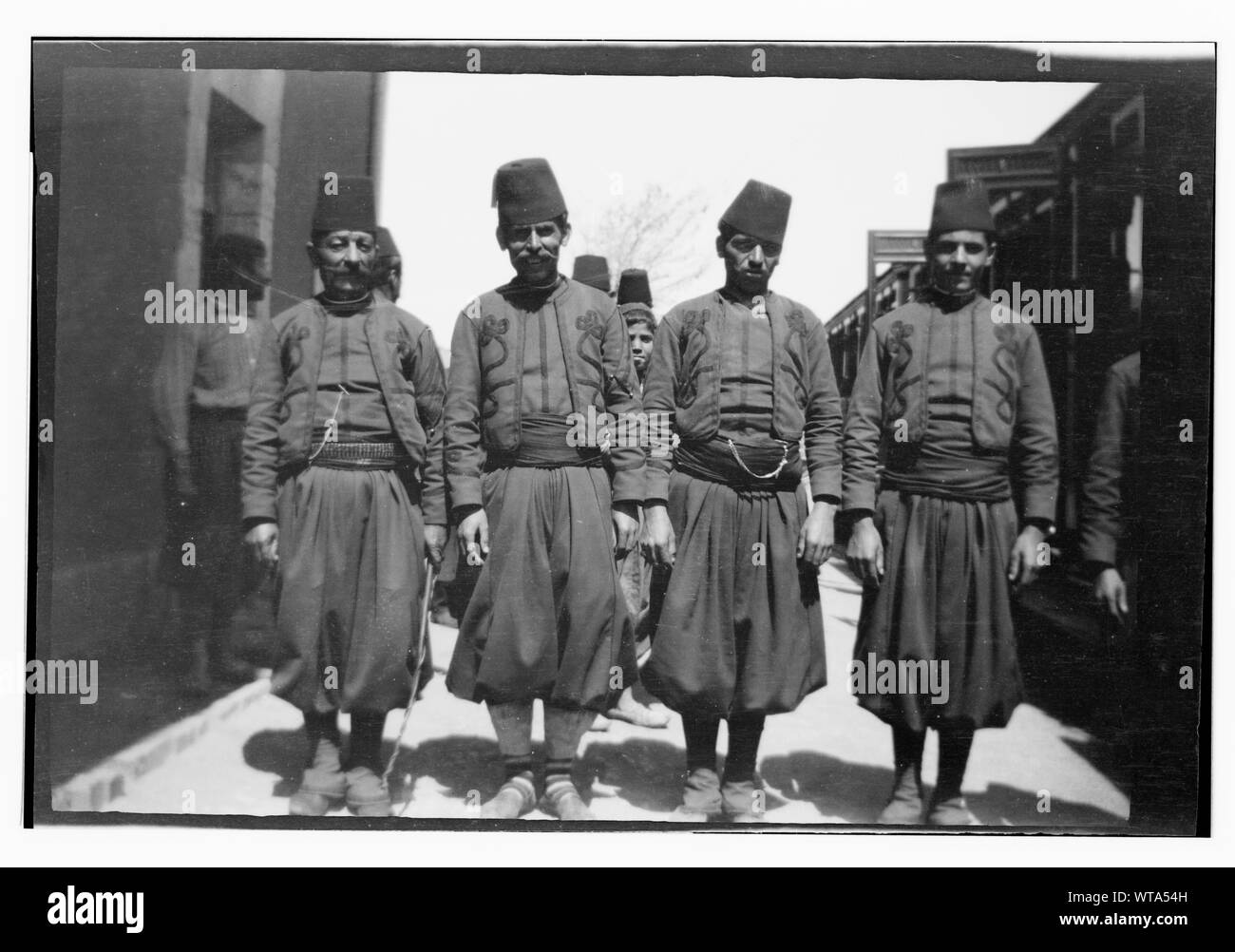 Gli uomini in abito tradizionale a Palmyra? Foto Stock