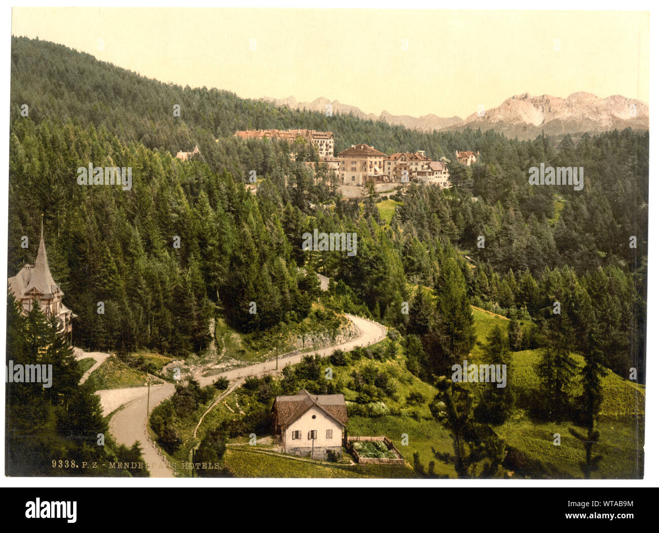 Mendelpass, con gli alberghi in Tirolo, Austro-Hungary; stampa n. 9338.; titolo dalla Detroit Publishing Co., catalogo J-sezione estera, Detroit, Michigan. : Detroit Publishing Company, 1905.; fa parte di: viste dell'Impero Austro-ungarico nella stampa Photochrom collection.; Foto Stock