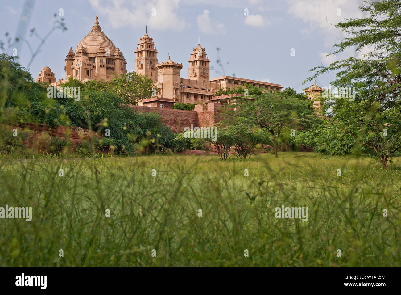 Giardino che sorrounds The Umaid Bhawan Palace Foto Stock