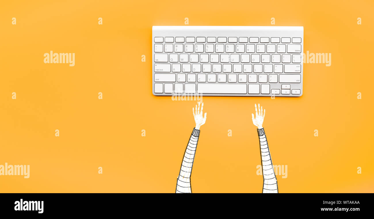 Disegno man digitando la tastiera del computer su giallo colore di sfondo.stile minimal.Business vita moderna Foto Stock