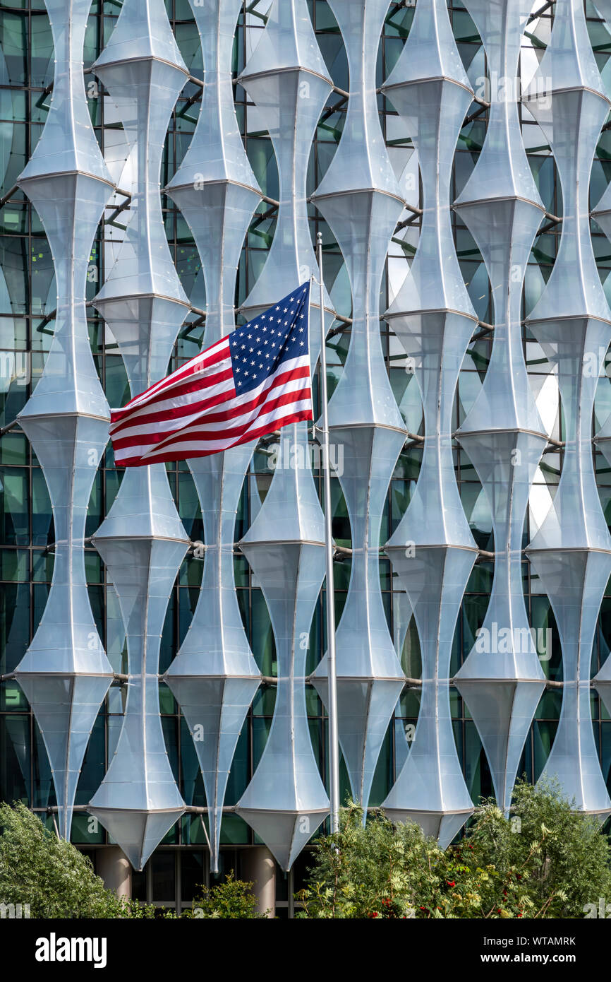 La nuova ambasciata americana a Londra, è la più grande ambasciata americana in Europa occidentale progettato dagli architetti KieranTimberlake. Foto Stock