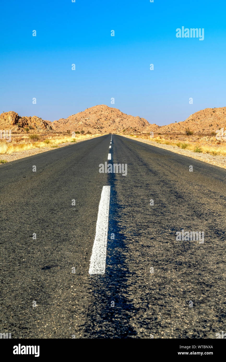 B1 Route Nazionale nei pressi di Keetmanshoop, Karas, Namibia Foto Stock
