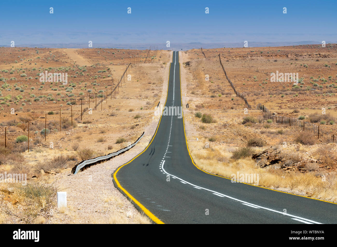 B1 Route Nazionale vicino Keetmanshop, Karas, Namibia Foto Stock