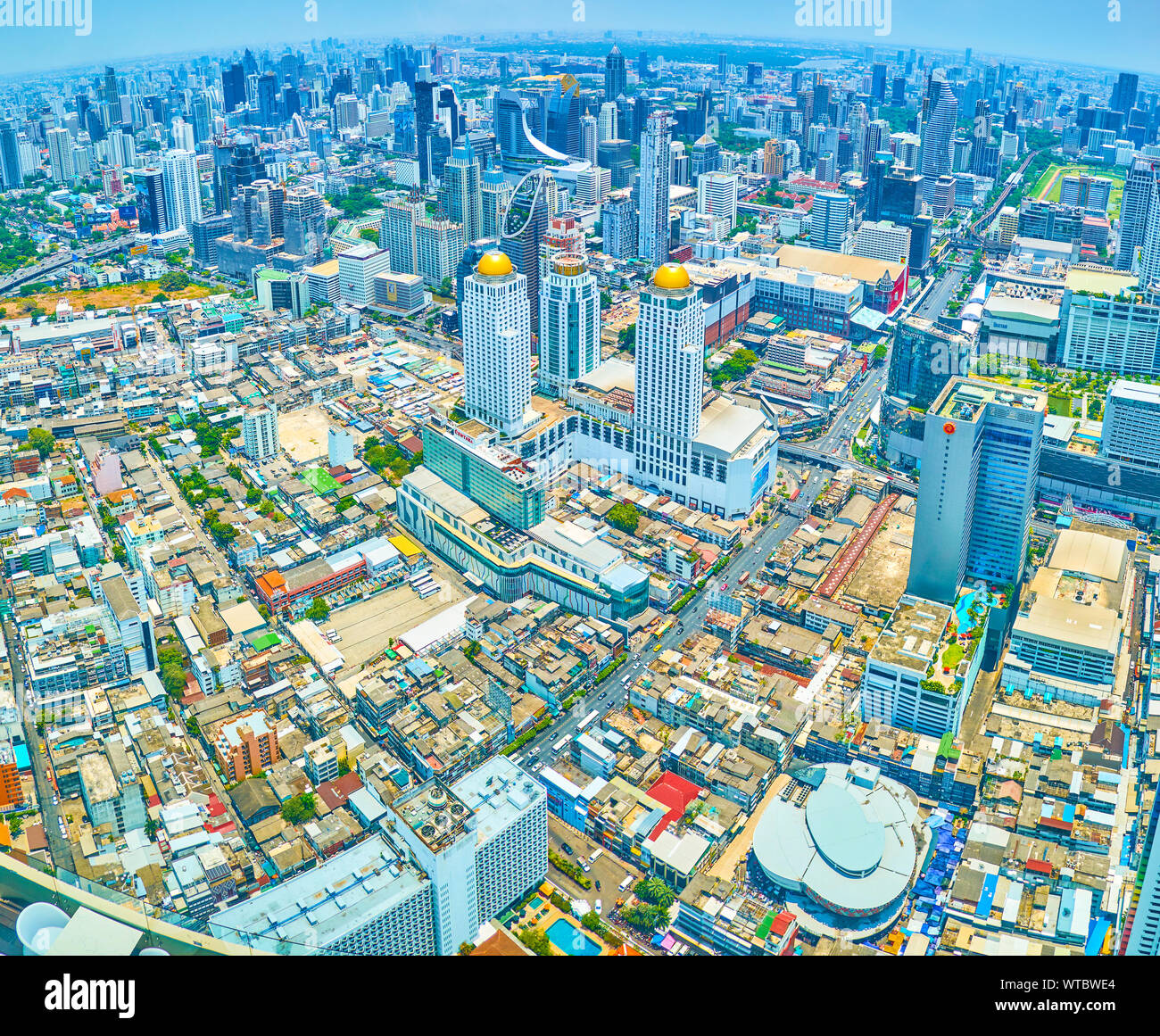 BANGKOK, Tailandia - 24 Aprile 2019: la vista aerea da Baiyoke Tower II sui quartieri degli affari della città con moderni edifici ad alta, il 24 aprile in Foto Stock