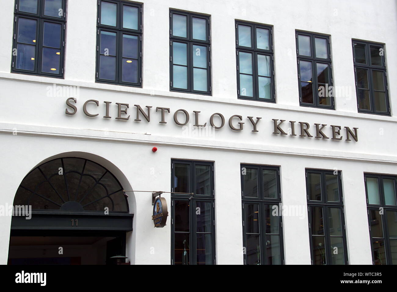 Copenaghen, Danimarca - Luglio 20, 2019: ingresso e log di parete della Chiesa di Scientology di Danimarca nella città di Copenhagen. Foto Stock