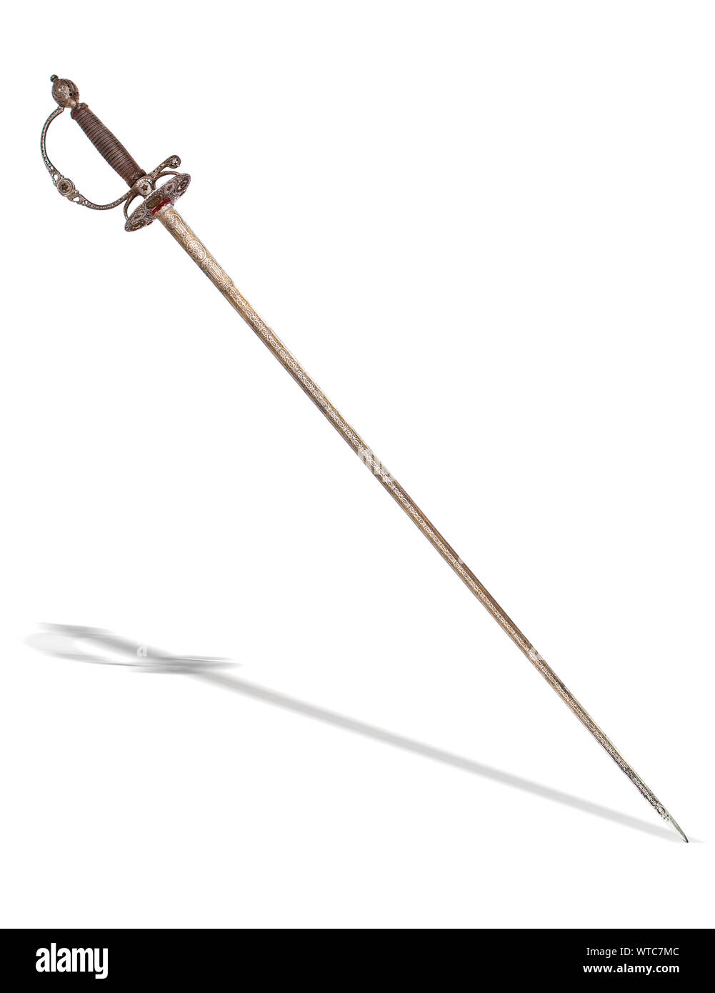 Un North European small-sword, circa 1770 con la relativa lama incisa e dorate su tutta la sua lunghezza con cartigli e agglomerati in forma di pellets su un terreno dorato. Foto Stock