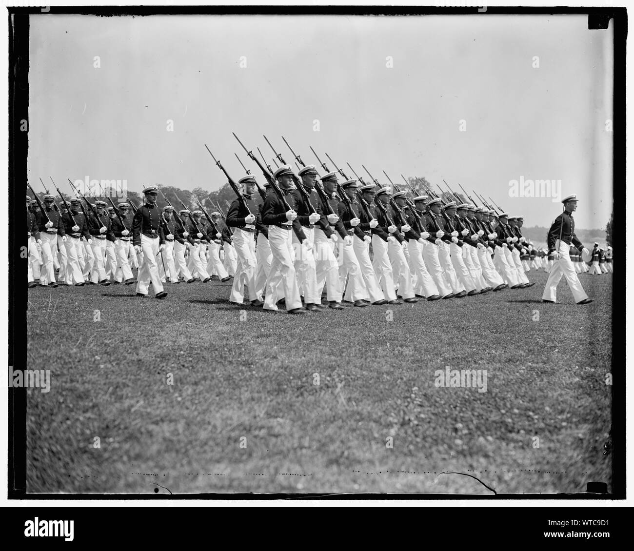 Aspiranti guardiamarina sulla parata. Annapolis, MD 31 maggio. Annapolis aspiranti guardiamarina sulla sfilata durante giugno settimana esercizi presso l'Accademia Navale, 5/31/37 Foto Stock