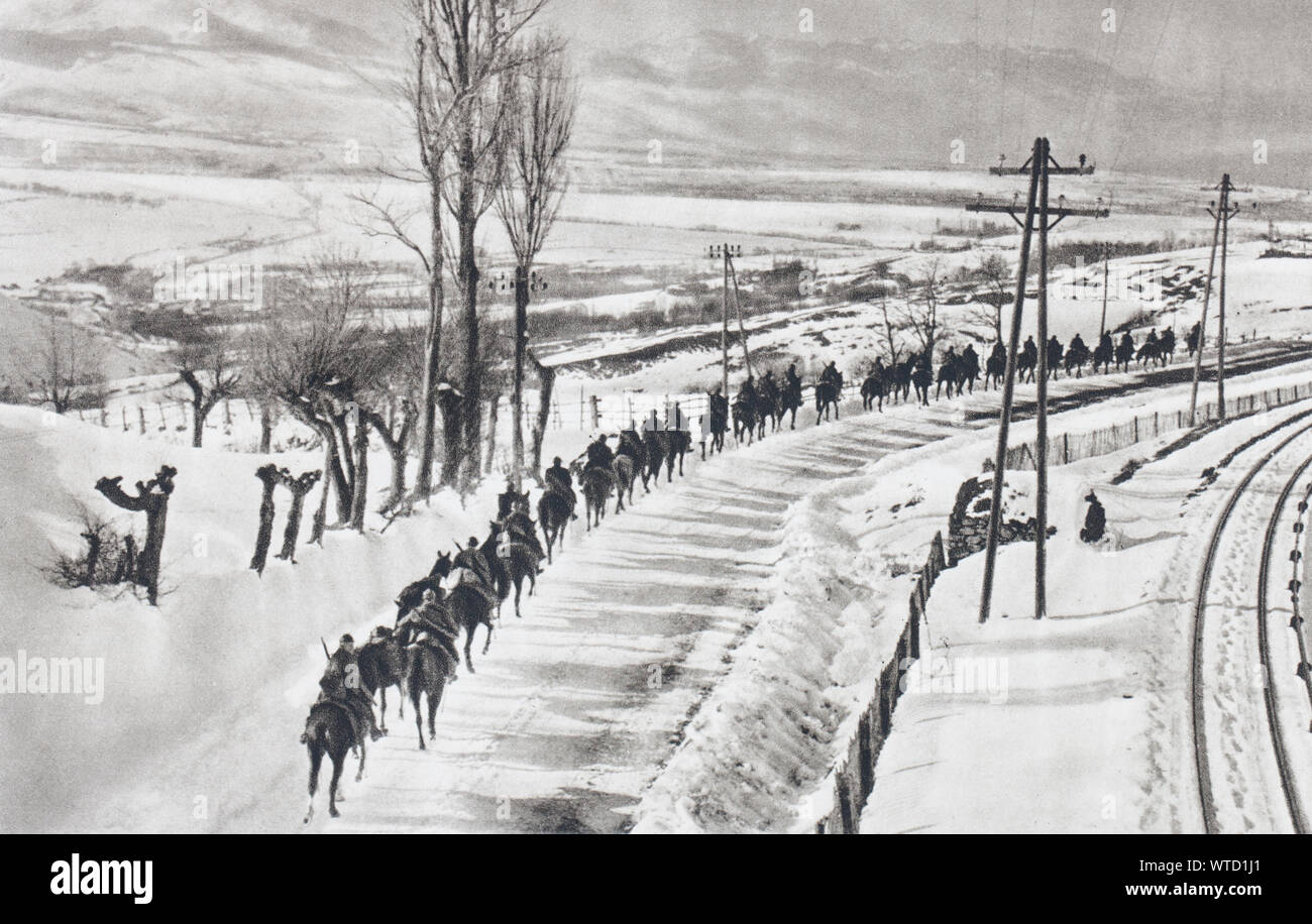L'esercito francese protegge le regioni di frontiera nelle montagne della Savoia. I draghi raggiungono i loro luoghi attraversando il Col de la perche, tra Mont- Foto Stock
