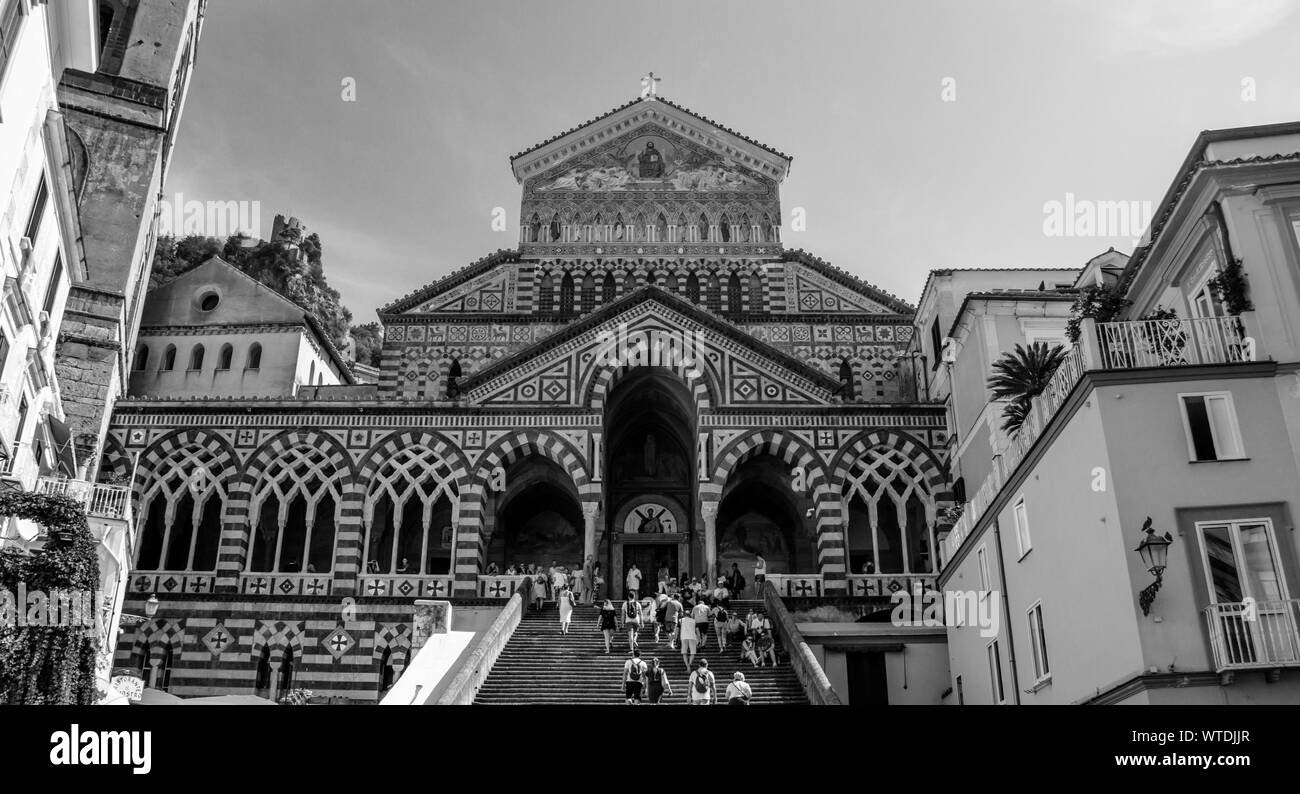 Una foto in bianco e nero della Cattedrale di Sant'Andrea Apostolo, in Amalfi. Foto Stock