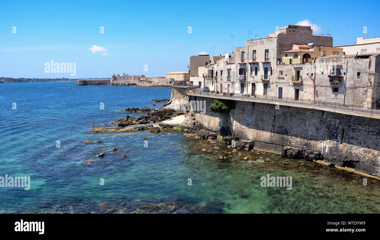 Costa di isola di Ortigia, il centro storico della città di Siracusa, in Sicilia. Foto Stock