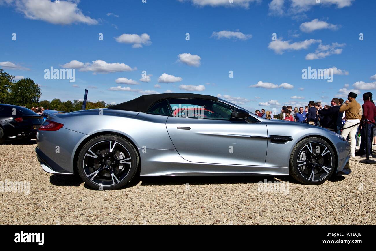 Aston Martin Vanquish Volante in mostra al Concours d'Eleganza a Blenheim Palace il 8 settembre 2019 Foto Stock