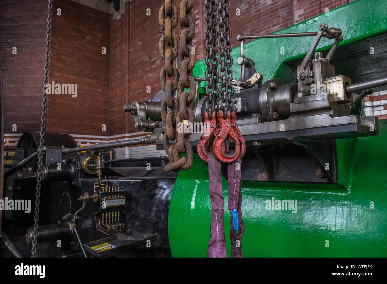 Blocco e affrontare gli ingegneri in officina. Foto Stock