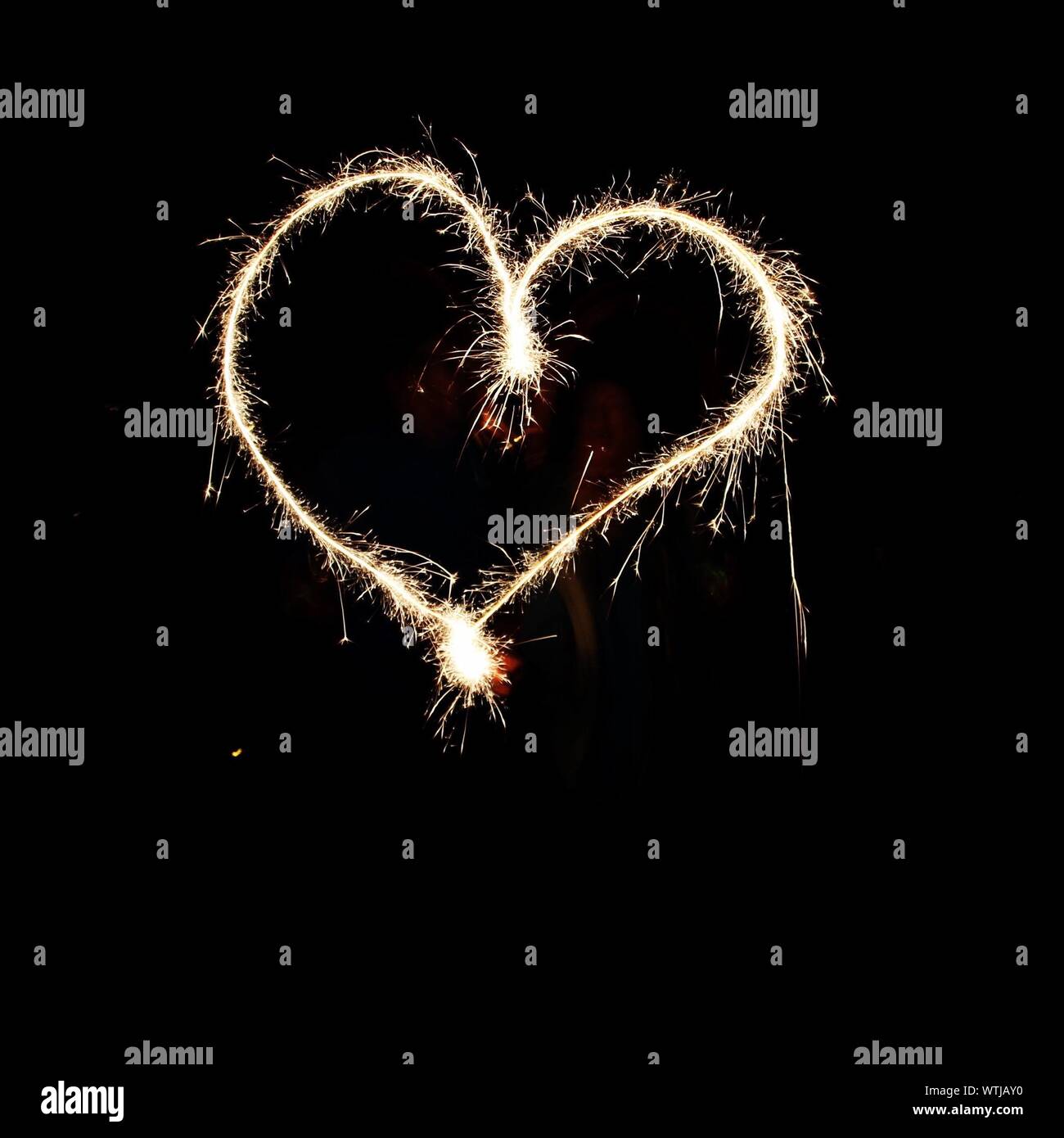 Forma di cuore la pittura di luce di notte Foto Stock